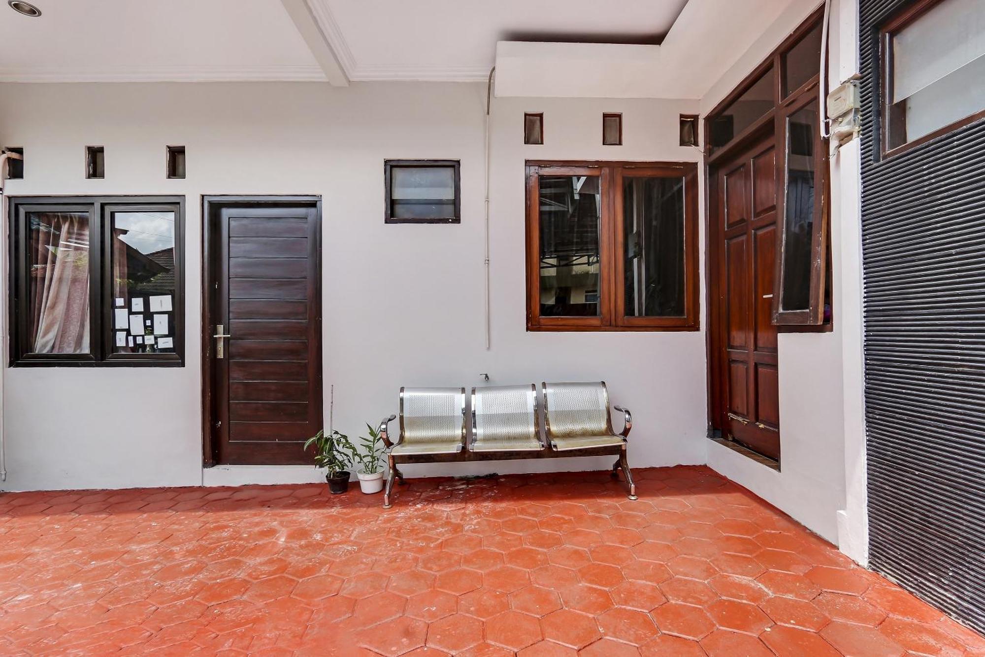 Oyo 91082 Nathania Exclusive Sleman (Yogyakarta) Exterior foto