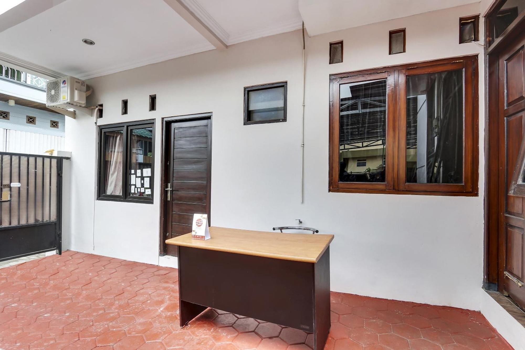 Oyo 91082 Nathania Exclusive Sleman (Yogyakarta) Exterior foto