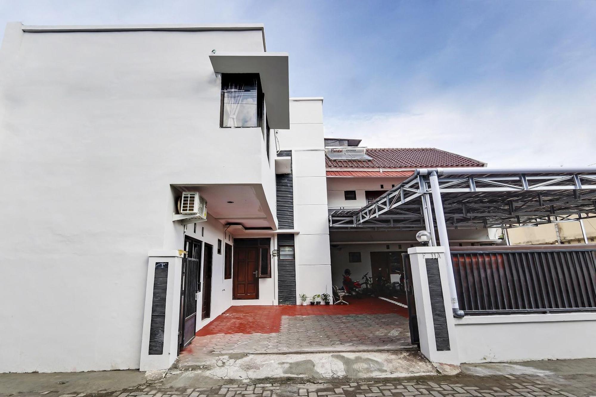 Oyo 91082 Nathania Exclusive Sleman (Yogyakarta) Exterior foto